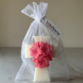 Vela Cruz con flores en bolsa de organza