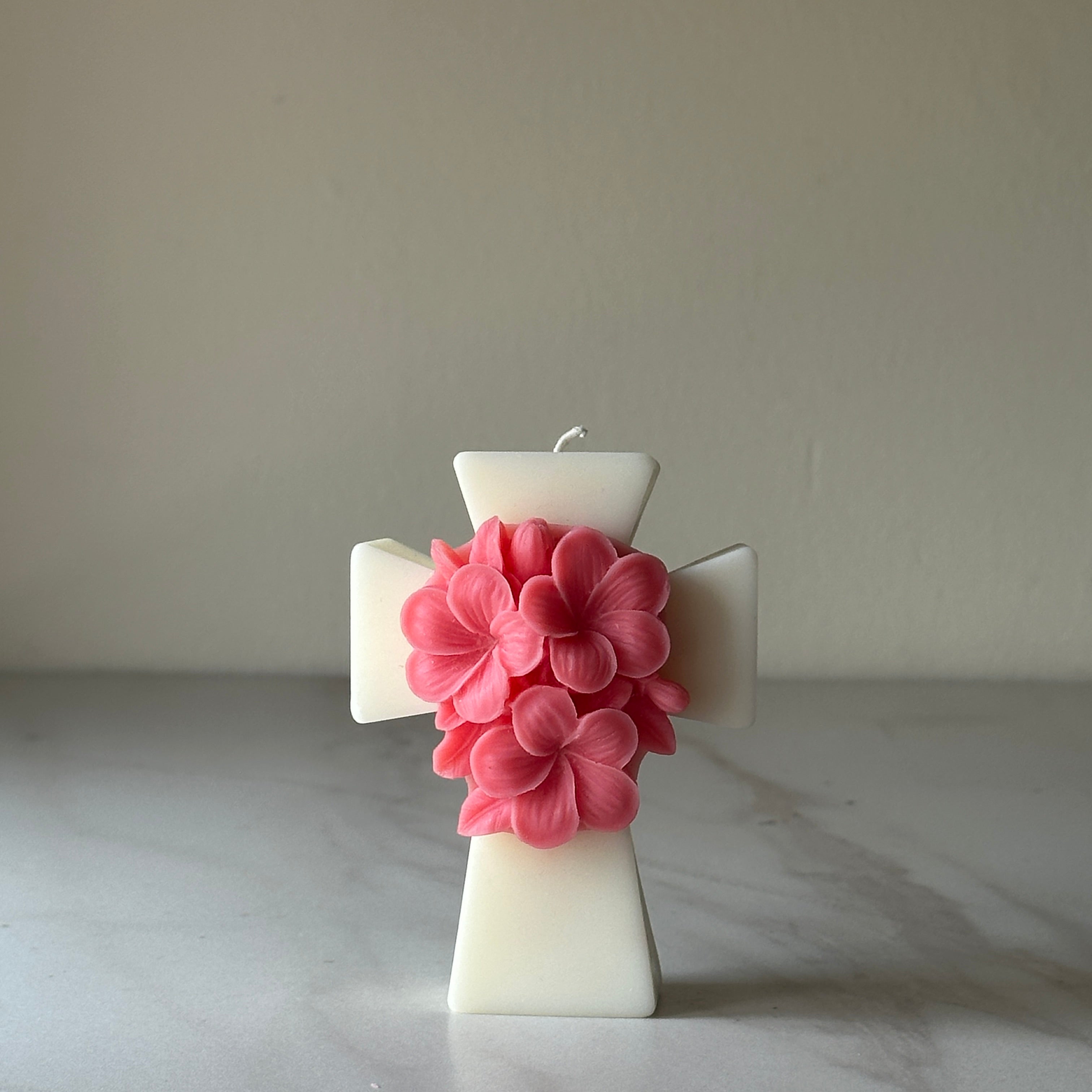 Vela Cruz con flores en bolsa de organza